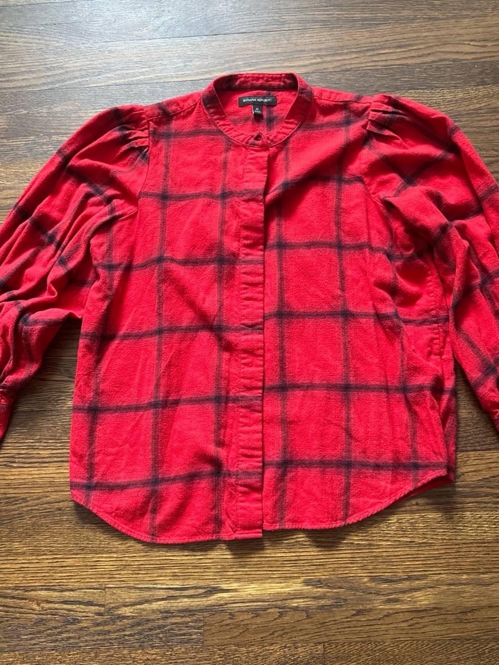 Banana Republic Red Plaid Women’s Button-Down Shirt